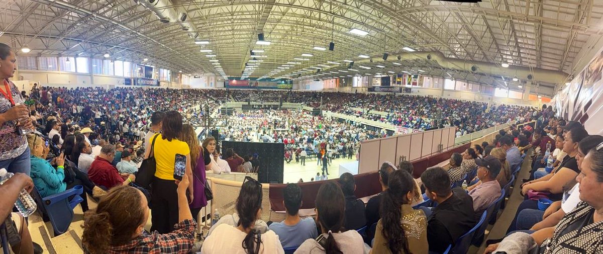 elchiltepin's tweet photo. #Cajeme Con el lema, así gobierna la 4T, inicia la asamblea informativa del alcalde @JavierLamarque_ , en la Arena Itson. Más de 8 mil asistentes e invitados especiales: @MaDoloresRio @DavidFigueroaO @wzuloag , @Raul_Castelo7 
@anabelacostai ,@EdgarSallard @ErnestinaVal y más . https://t.co/47wk4KBBlV