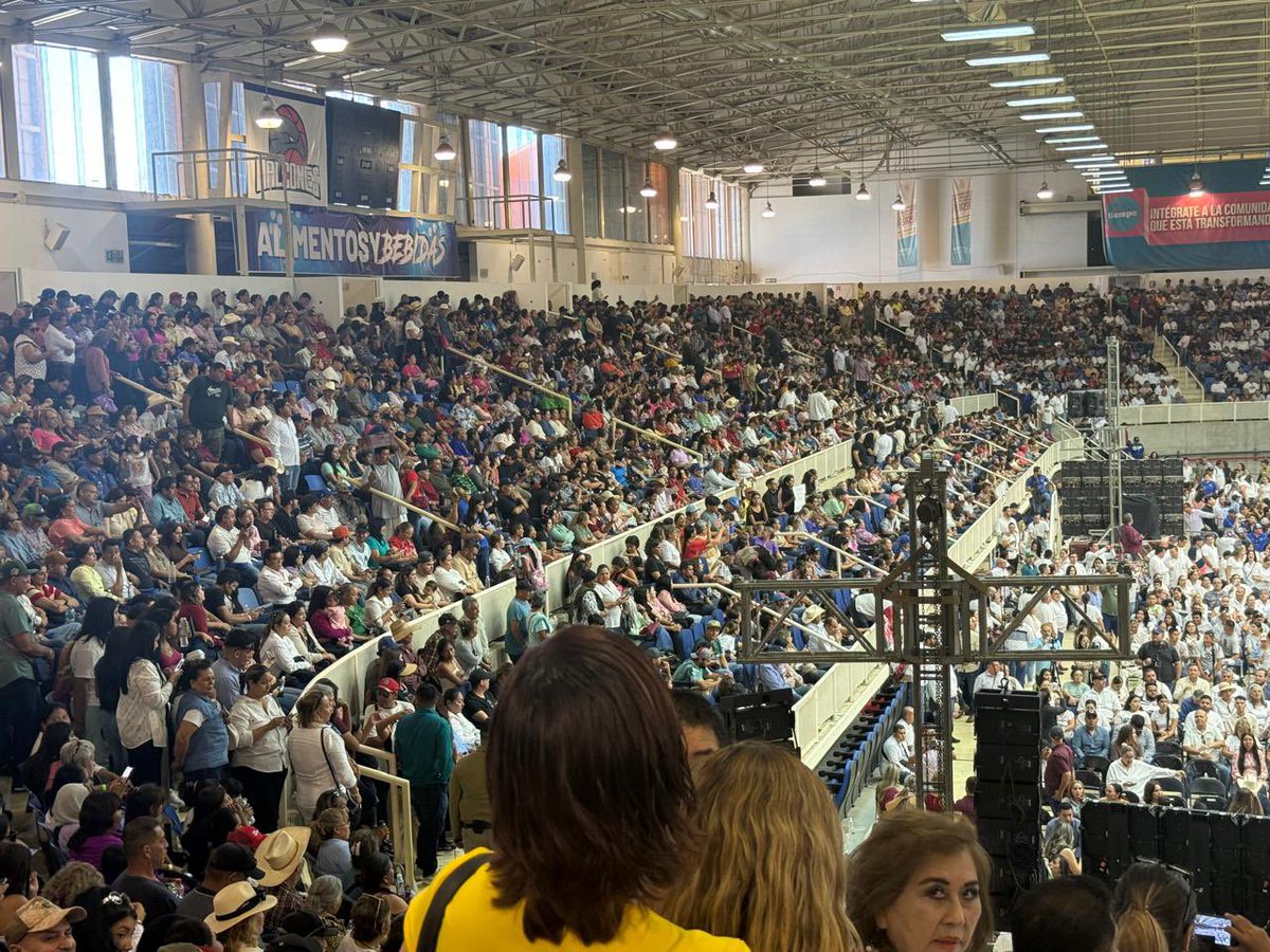 elchiltepin's tweet photo. #Cajeme Con el lema, así gobierna la 4T, inicia la asamblea informativa del alcalde @JavierLamarque_ , en la Arena Itson. Más de 8 mil asistentes e invitados especiales: @MaDoloresRio @DavidFigueroaO @wzuloag , @Raul_Castelo7 
@anabelacostai ,@EdgarSallard @ErnestinaVal y más . https://t.co/47wk4KBBlV