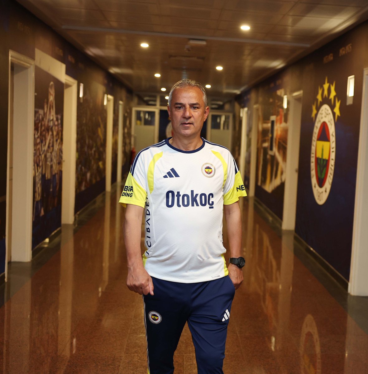 ajansfenercom's tweet photo. Yağız Sabuncuoğlu: Fenerbahçe Teknik Direktörü İsmail Kartal'ın Teknik Heyeti: 

• Dirk Kuyt
• Kerem Güneş
• Haluk Kaplan
• Sercan Terzioğlu
• Cengiz Sirkan
• Emre Kartal
• Kutay Arslan
• Zeki Murat Göle
• Melikşah Sezgin
• Hasan Gültekin https://t.co/8CaZEtTCbA