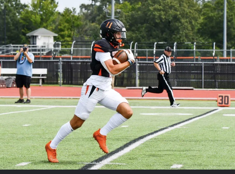 3ski_bzo's tweet photo. #AGTG after a great conversation with  @CoachKT_ blessed to receive an offer from Hendrix college. @Coach_BWillard https://t.co/iZ3bp98tPu