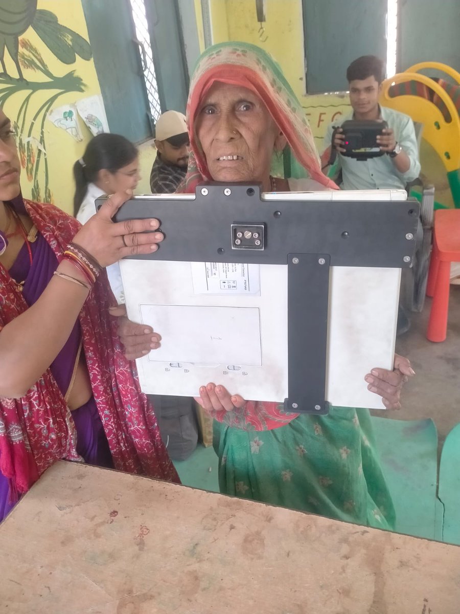 CKPFoundation's tweet photo. Today, our MMU visited Gaharwar and Pipaura Khurd villages, Ishanagar, Chhatarpur, MP, for TB screening and awareness activities. A total of 136 individuals were screened, promoting early detection, timely treatment, and stronger preventive healthcare in rural communities. https://t.co/wJFhI50Y15