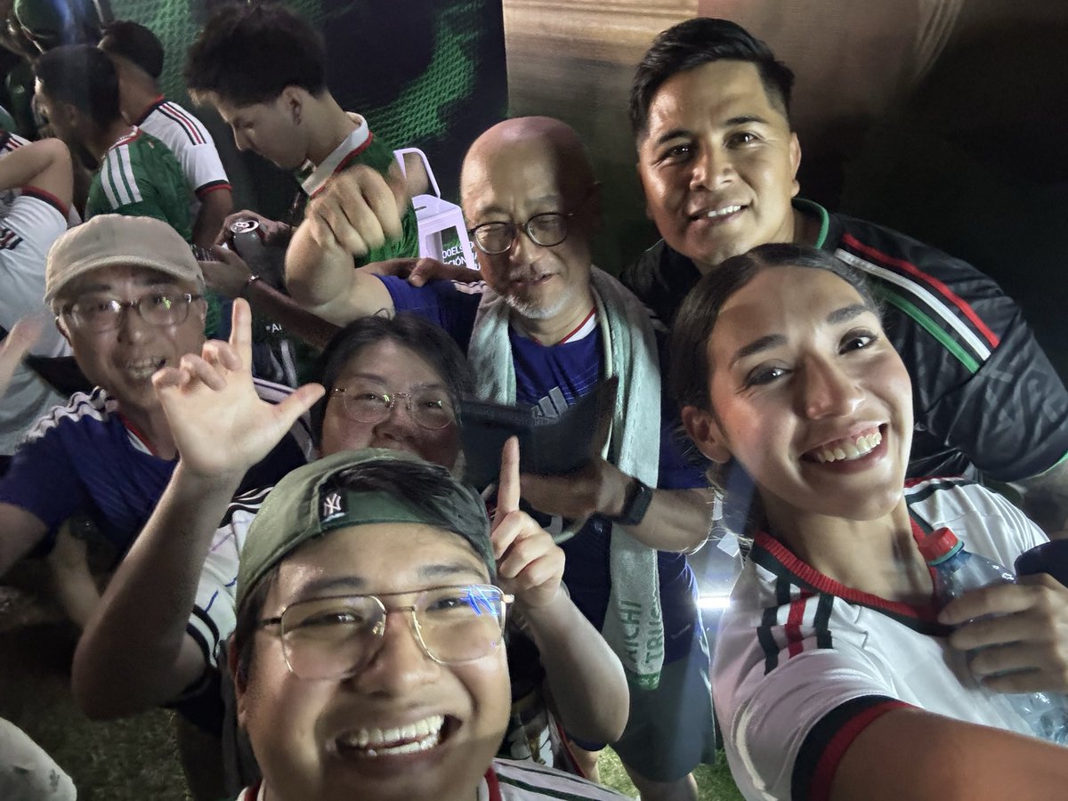 IbeSalm's tweet photo. @onodamasashi Nos tomamos una foto con unos compatriotas tuyos ese día en el fanfest. Ellos se veía que la estaban pasando bombaa jaja https://t.co/wRn8C9Vwe8