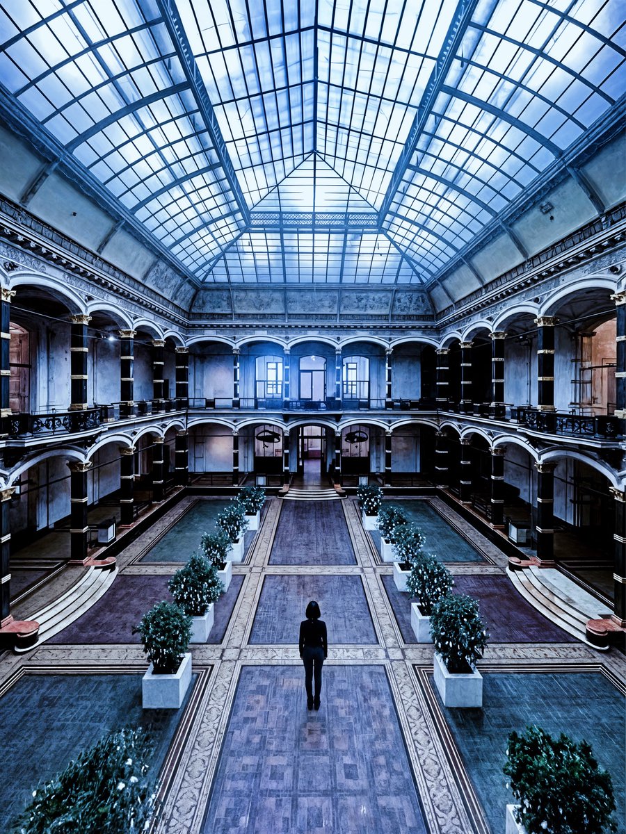 andy1503xtcf's tweet photo. 📍Wien
 #symmetryhunters#worldstaircases_bestshots#structure_bestshots#extremedepth#republic_of_symmetry https://t.co/vh9U07LkQB