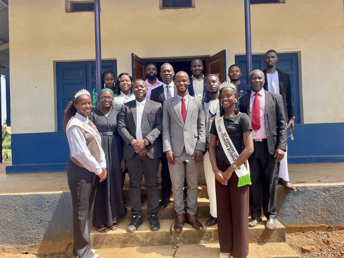n_flavia_diana's tweet photo. Nsanyuse nnyo okufuna omukisa okusisinkana Ssentebe w'Abavubuka mu Buganda Munnamateeka Derrick Kavuma ne Munnamateeka Muwanguzi Joel mu lukiiko olwabaddewo leero mu Ggombolola Mumyuka Wakiso mu
Busiro.
#busiro #buganda #nabasiryeflavia https://t.co/0DoyCTHRwB