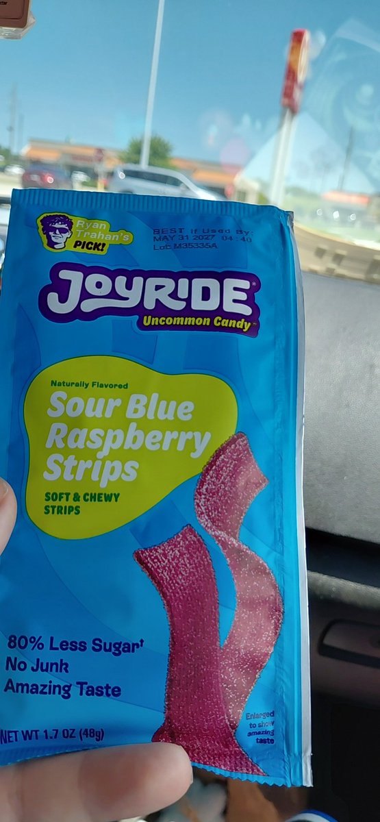 Kodebeast0526's tweet photo. Trying @RyanTrahan candy for the first time and its pretty good check it out! https://t.co/7cNJjDcYwP