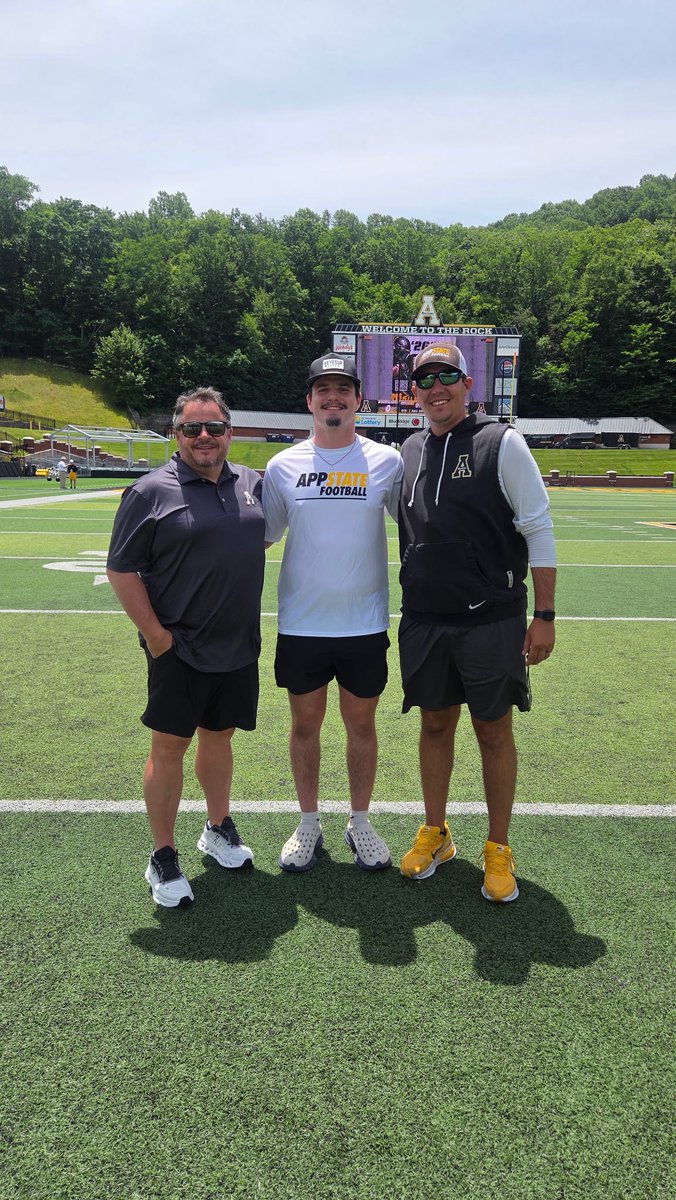 chipmccracken's tweet photo. After a great workout and Conversation with Coach Loggains and Coach Zielenske I’m blessed to receive my 2nd D1 Full Scholarship offer to App State!
@AppState_FB @Dowell_Loggains @T_Zielenske5 @HKA_Tanalski @TommyZozus @Bamasnap @KohlsSnapping  @WestonScambler https://t.co/vNZ2raMp5N