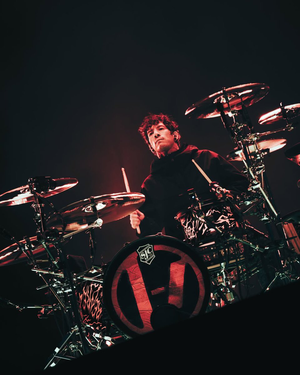 TOPUPDATERS's tweet photo. Twenty One Pilots performing at Pinkpop festival yesterday via karmamag on Instagram https://t.co/6K7Z4gcgJC