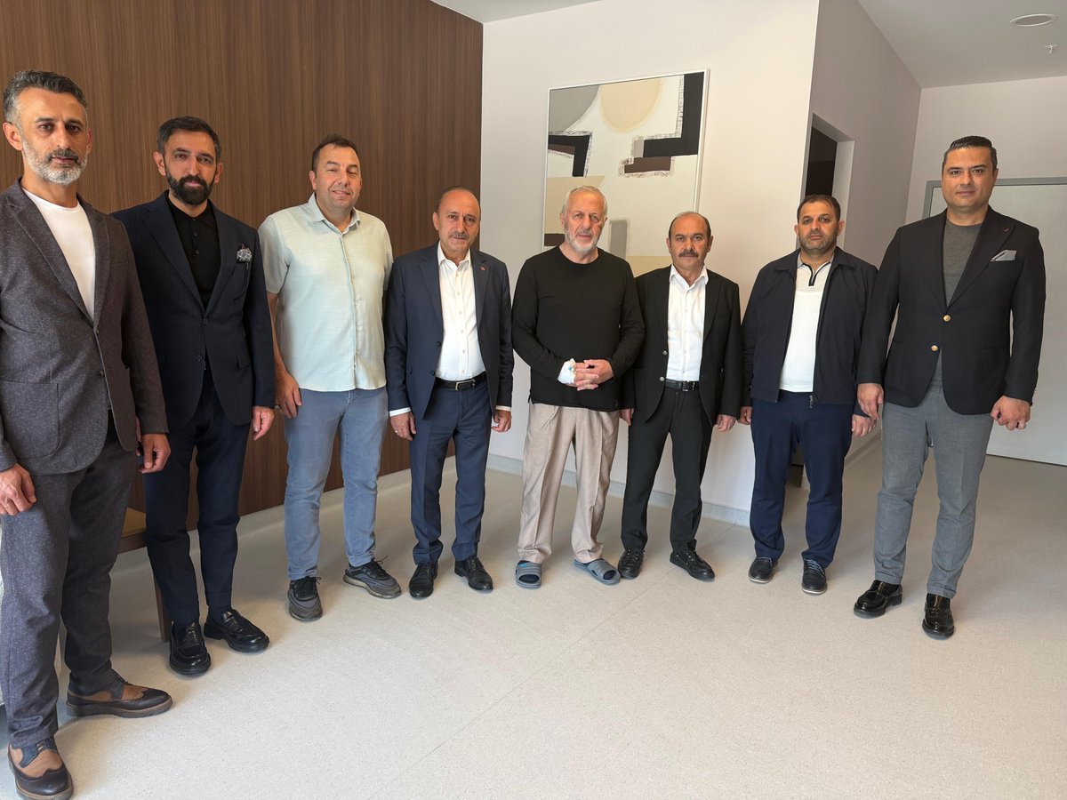 devletsert's tweet photo. Ankara’da tedavi gören Trabzon Düzköy Belediye Başkanı Sayın Selim Çelenk ile Dörtyol eski Belediye Başkanı Sayın Cevat Birinci’yi ziyaret ederek geçmiş olsun dileklerimizi ilettik.

Kendilerine Yüce Allah’tan acil şifalar diliyor, en kısa sürede sağlıklarına kavuşmalarını temenni ediyorum.