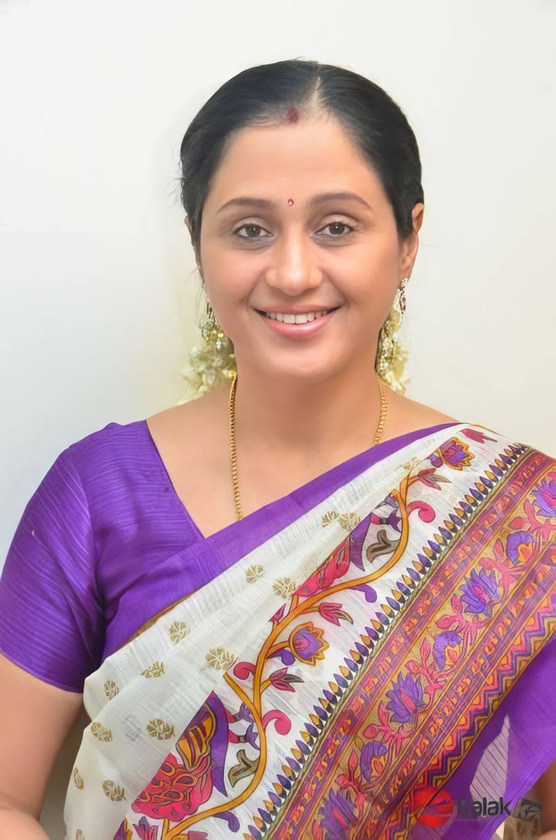 INDACTRESSPIC's tweet photo. Wishing A happy birthday to the Beautiful Actress #Devayani
#HBDDevayani
#HappyBirthdayDevayani https://t.co/YnXna5kTXE