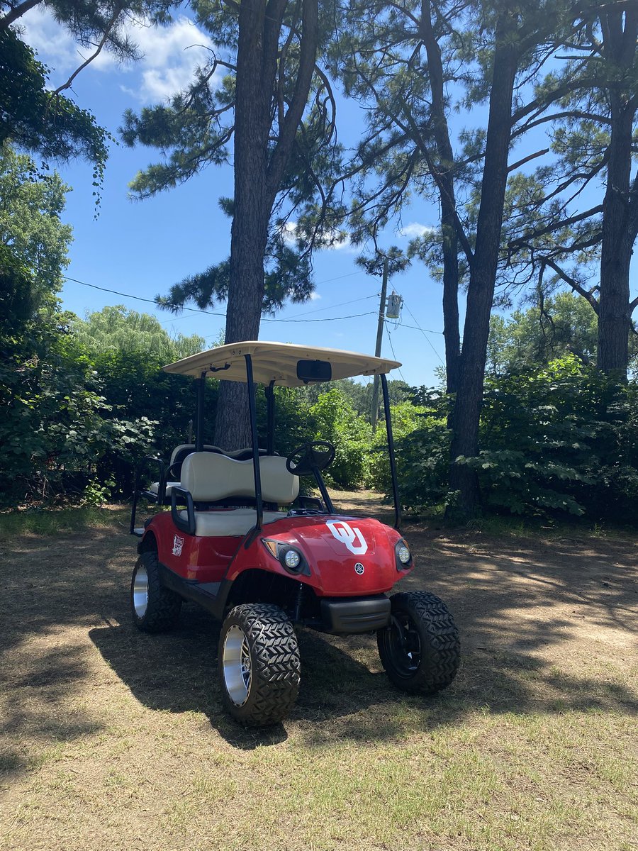 t_ray7175's tweet photo. Pool day with the OU Golf Cart for luck and listening to @TRowOU!! What a day!! LFG!! BOOMER!! https://t.co/IntYjrLcdj