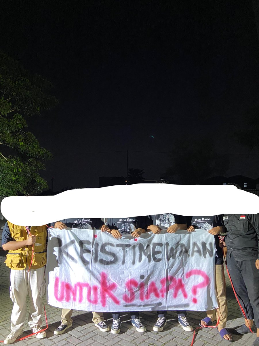 Naufalfrnanda's tweet photo. teringat satu tahun yg lalu saat anak-anak persma uad diusir dari ruang publik karena mewacanakan diskusi “keistimewaan” 👀 https://t.co/I6062F43B5