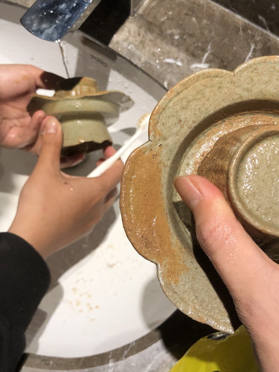 lin93864's tweet photo. 宋  越窯青瓷盞托
南方名窯之一
古時用於放置瓷杯 可在杯子倒扣時承接流水 頭部裝飾有蓮花紋🪷 完整度95%

#宋 #瓷 #古瓷 #Porcelain #古磁 #越窯 #青磁 #越窑 #古物 https://t.co/ttDfITQuCC