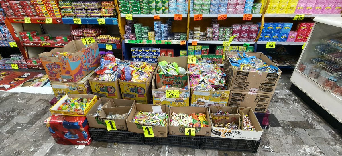WORLD_of_nyanko's tweet photo. モンテレイのにゃあ😻
駄菓子屋さんの猫店長にゃ🙀

#にゃんWorld
#猫店長
#Monterrey
#FIFAWorldCup2026
#W杯現地組2026 https://t.co/4gKnyYg10C