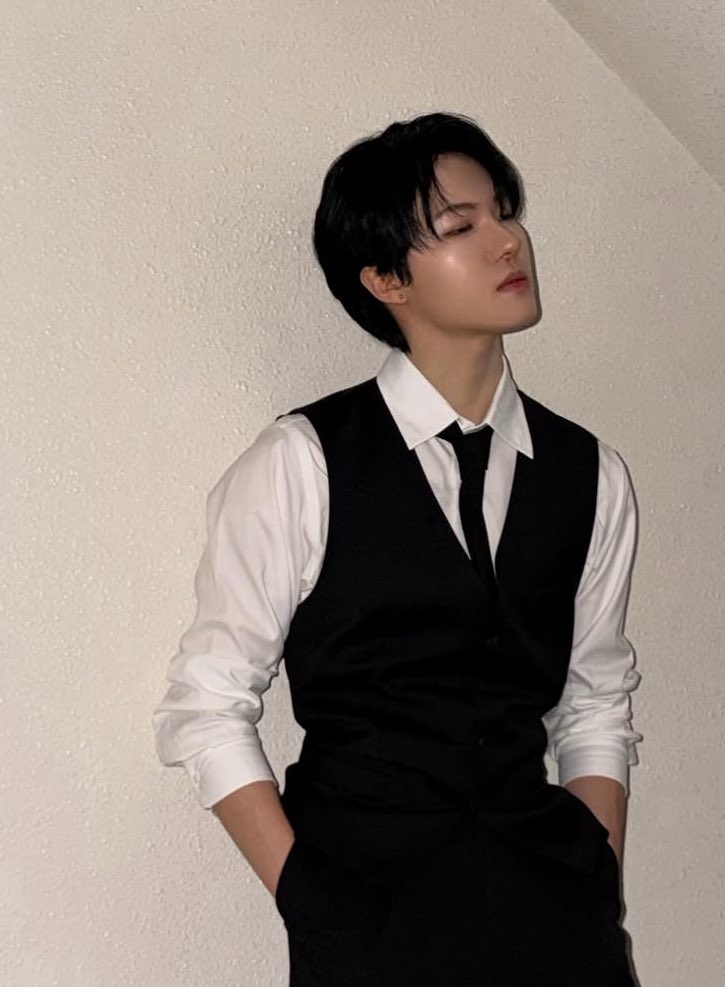angeljinsik's tweet photo. 🎤 | junghoon . . . 

as bass clarinet https://t.co/lJGdCIG9Dz