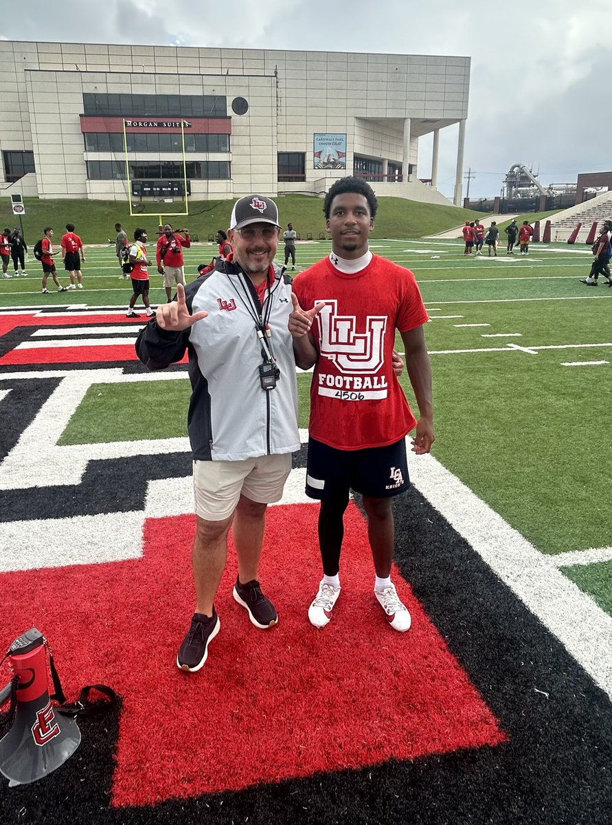 SkyRyanDB's tweet photo. #AGTG After a great conversation with @CoachDrewChrist I’m blessed to receive a Division 1 offer from @LamarFootball !

@CoachRossomando @Marshall_Reggie @coachkeith0 @coachcordova 

@ChadSimmons_ @samspiegs @MikeRoach247 @adamgorney @DemetricDWarren @GabyUrrutia247 @SWiltfong_ @TheUCReport @ReggieLeader1 @MitchCraft4211 @KenAnioJr @standiford_matt @Ck2Sports @4thQtMentality @LAvsAllYall