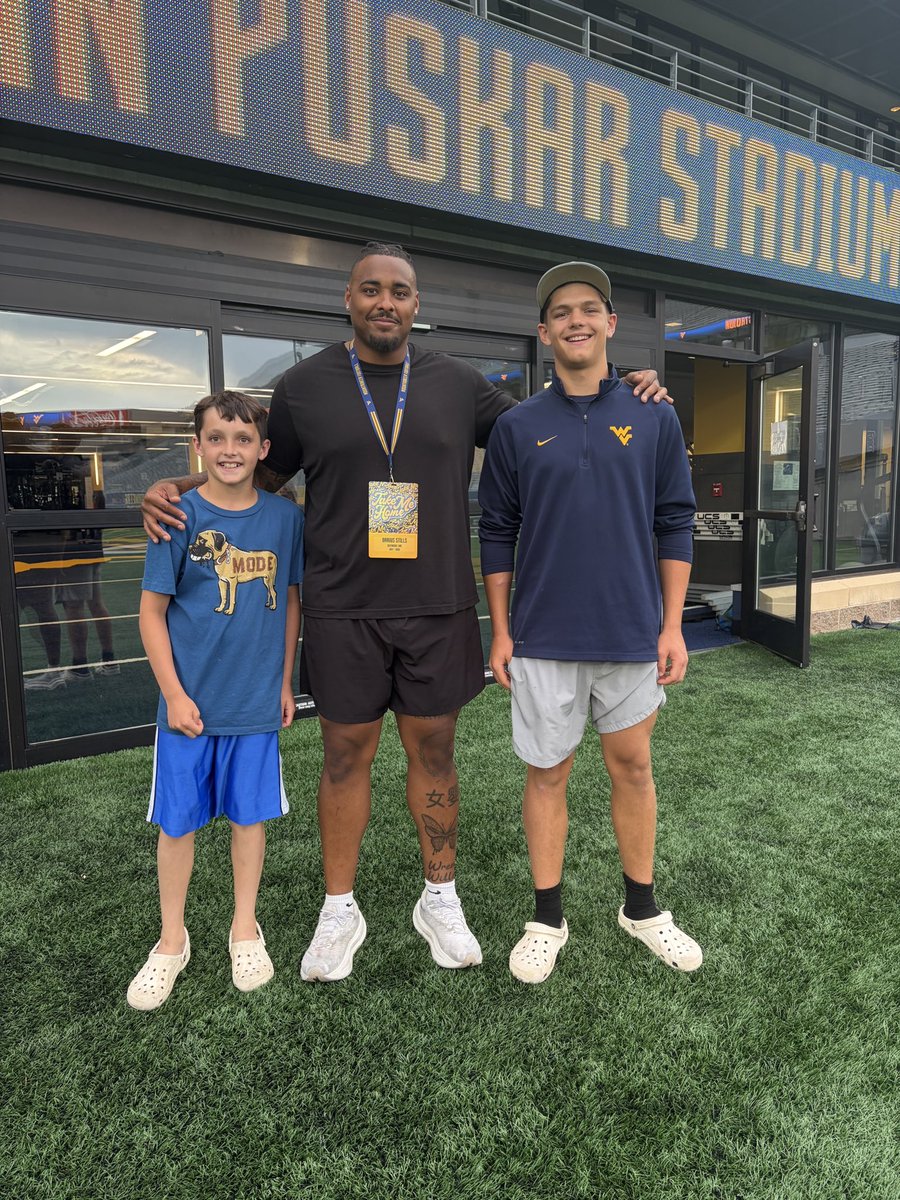 LanceBrabitz's tweet photo. Thankful to have an amazing opportunity to meet head football coach Rich Rodriguez and nfl raiders Defensive Tackle Darius Stills also got to tour the weight room and baseball field lucky to be here thank you @WVUSports https://t.co/32LqNvNto8
