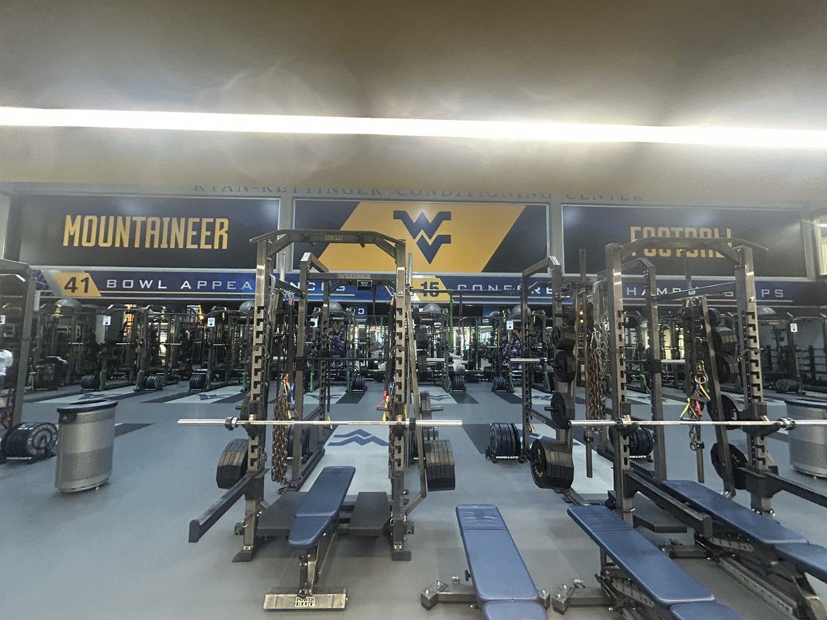 LanceBrabitz's tweet photo. Thankful to have an amazing opportunity to meet head football coach Rich Rodriguez and nfl raiders Defensive Tackle Darius Stills also got to tour the weight room and baseball field lucky to be here thank you @WVUSports https://t.co/32LqNvNto8