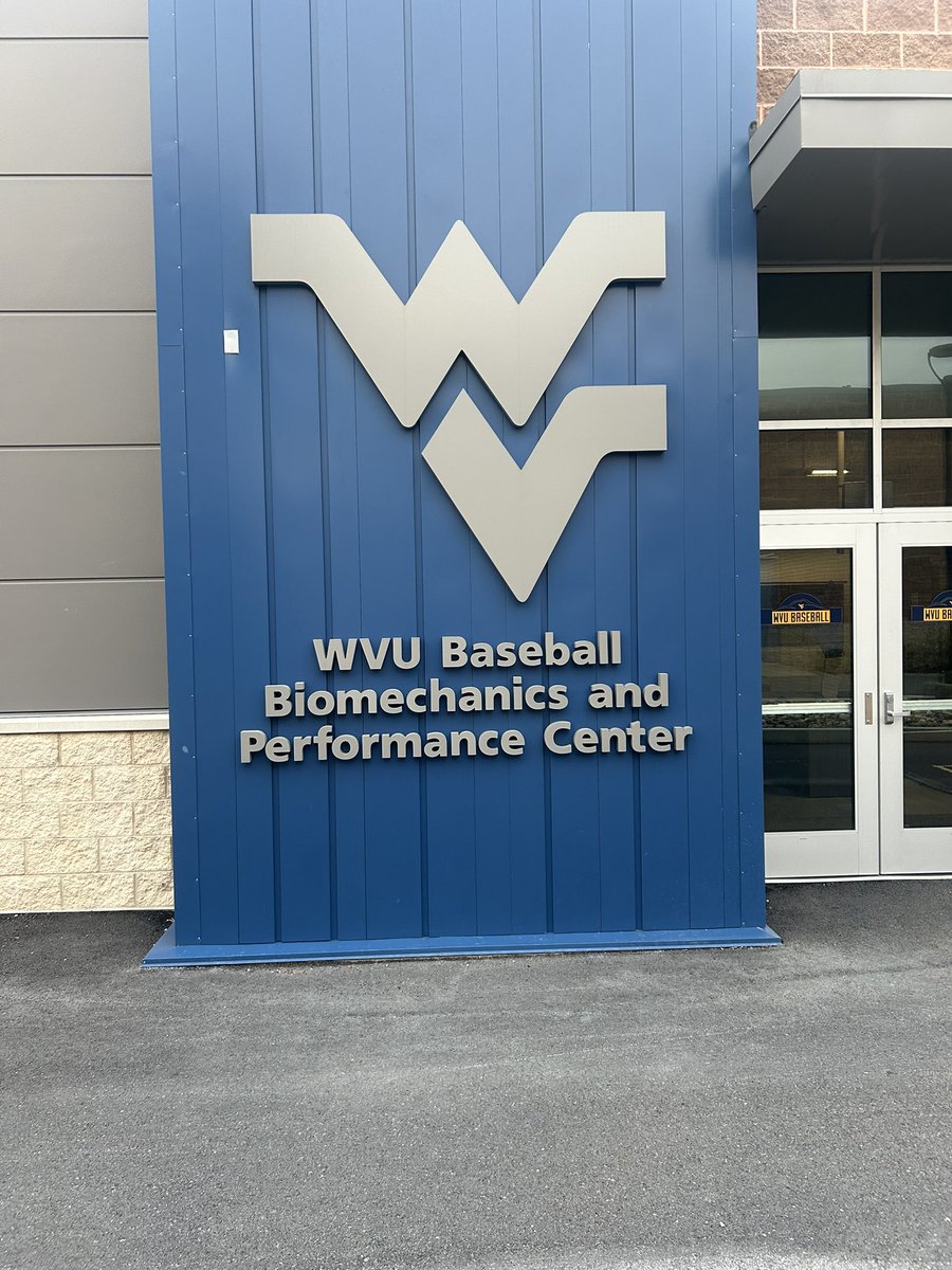 LanceBrabitz's tweet photo. Thankful to have an amazing opportunity to meet head football coach Rich Rodriguez and nfl raiders Defensive Tackle Darius Stills also got to tour the weight room and baseball field lucky to be here thank you @WVUSports https://t.co/32LqNvNto8