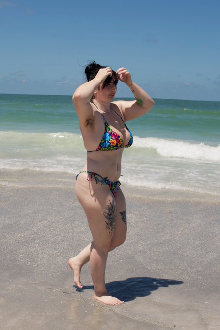 Paige Steele - 1 pic. Would you hit on me at the beach? https://t.co/AaPtx3nFGT