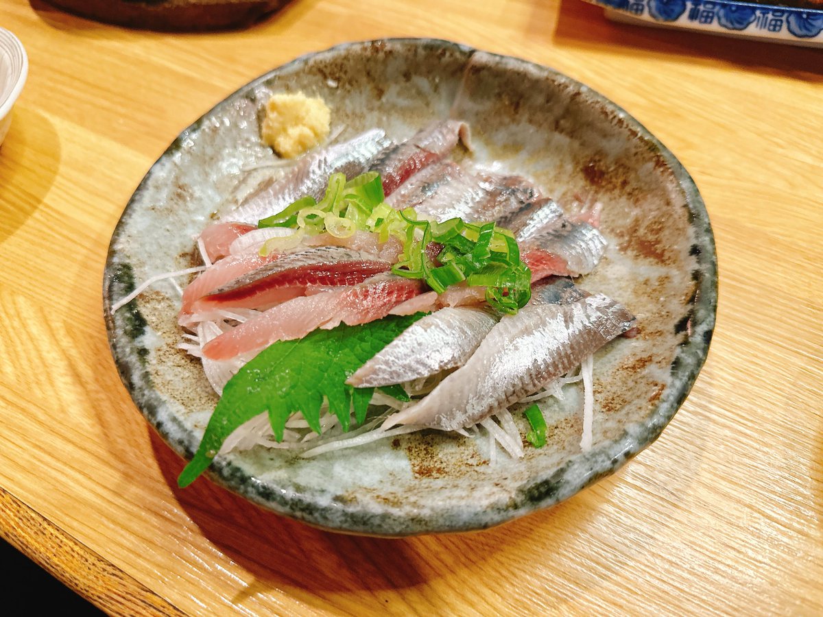 oranda2012's tweet photo. 稽古18日目。
連続稽古なのにツイート忘れやばば。
これ金曜日!
画像はビール
サービス鰯
ハイボール
そう、卜伝さんです。
演出と中村さんと3人。
とても大切なお話をしました。
本番は6/24(水)-28(日)
席、余裕あるんですよ…!please!
#令和座
#BUoY
#韜晦 https://t.co/2xb02KQnQx