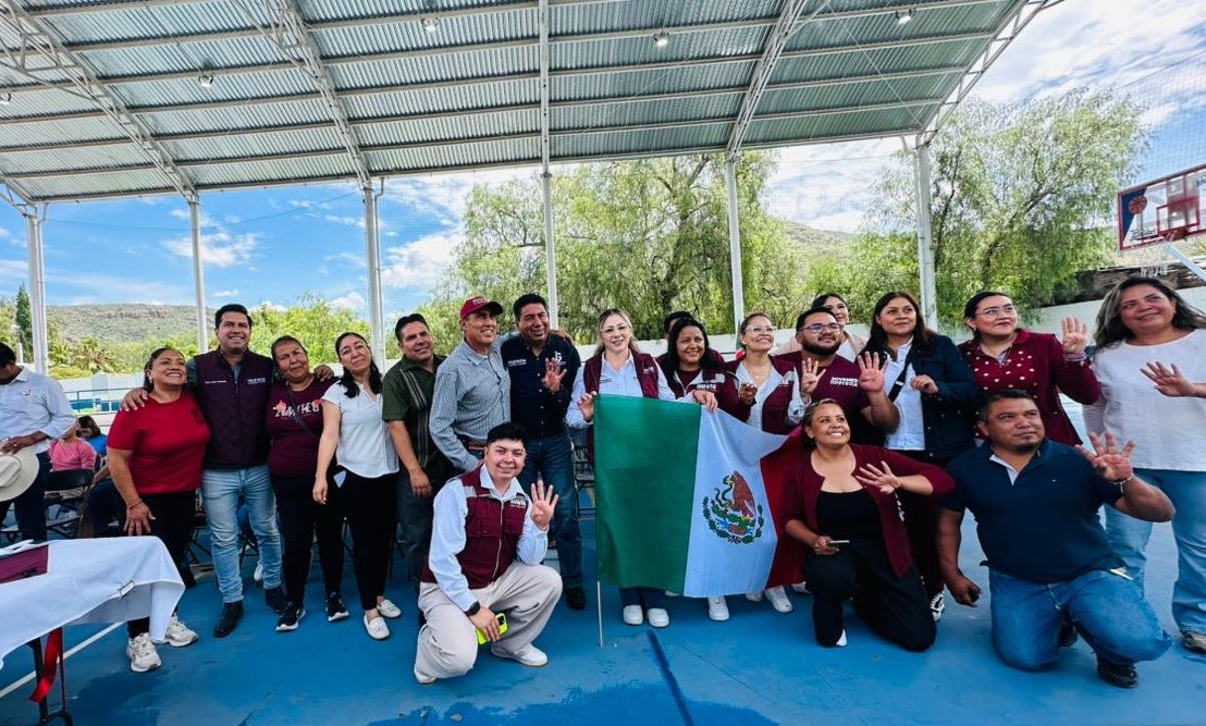 morenaSiGto's tweet photo. 📍 Hoy realizamos Asambleas Informativas en #TierraBlanca y #VictoriaGTO

Dialogamos con la ciudadanía sobre la importancia de defender nuestra soberanía y seguir organizándonos desde el territorio para construir la transformación

#LaPatriaNoSeVende #SeAmaYSeDefiende #Morenagto https://t.co/J6d1ynFq0H