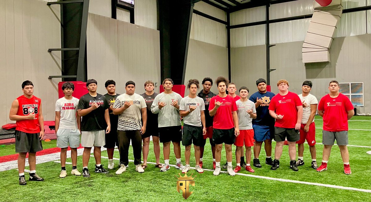 HallTechSports1's tweet photo. 👀”RC: Skill & Trench Work In Session”
@raisingchamps_ 

No words…..just skill guys & the trench guys putting in “Honest” work….craft sharpening sessions….

Summer 🏈 training in full effect💫

RC Trainers💫:
Coach Galu, Taulia, @PateSawyer
@JustinPegues1 @JB_Mitchell13 @THORSALANOA 

#raisingchampions #qbdevelopment #qbtrainer #qbmentor #accuracy #consistency

➖💫QBs & WRs Session 💫➖

College QB 💫
@Justinp081 

2028💫
@CalebSoreano 

2029💫
@BennettSchofa 
@ElstonHooper808 
@KekoaWilson1of1 

2031💫
@BrysonStoker15 
@KrestonKissic 
@BlakeAdams_QB 
@ColtDefoor1of1 

2032💫
@Elijah_Dabbs 

2035💫
@JakinDabbs 

——-WRs———

2027💫
@chasetonwong 

2028💫
@AidanJeffries15 

2030💫
@Dj_Bryant_ 
@Yaya81010 
@JR_Gods_Child 
@TWilliamsRB_ 

2031💫
@CorbettLovelady 

➖➖OL & DL Session ➖➖

2026💫
@Tagovailoa65 

2027💫
@LleytonWall 
@DWillis_10 

2028💫
@OfaTaufalele
@KingGolson15 
@_thatkidky_ 
@j_abercrombie77 
@Dnash50 
@BIGMELO_54 

2029💫
@Ej6112Edge 
@SonnyLefotu 
@Keahi2smhood 
@GaisonSalanoa 
@_tafisi4 
@tafisi_5 

2030💫
@s_kilamiyasato 
@RobertAdams2030 
@IoritanaOliver
@BigRedAdrian52 

2033💫
@BradleyAdamsDE 

#AlabamaTop4 @FieldView_1 @dtagovailoa @BrandonHuffman @Top25PublicHSFB @Andy_Villamarzo @CrimsonCoverage