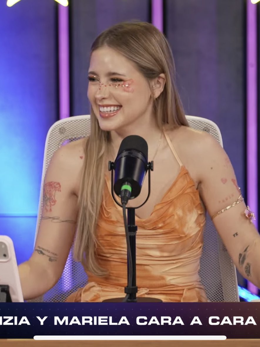 cotyarchive's tweet photo. Coty en el stream de #LaNocheDeLosEx 🧡 https://t.co/9MAI1Rqq9K