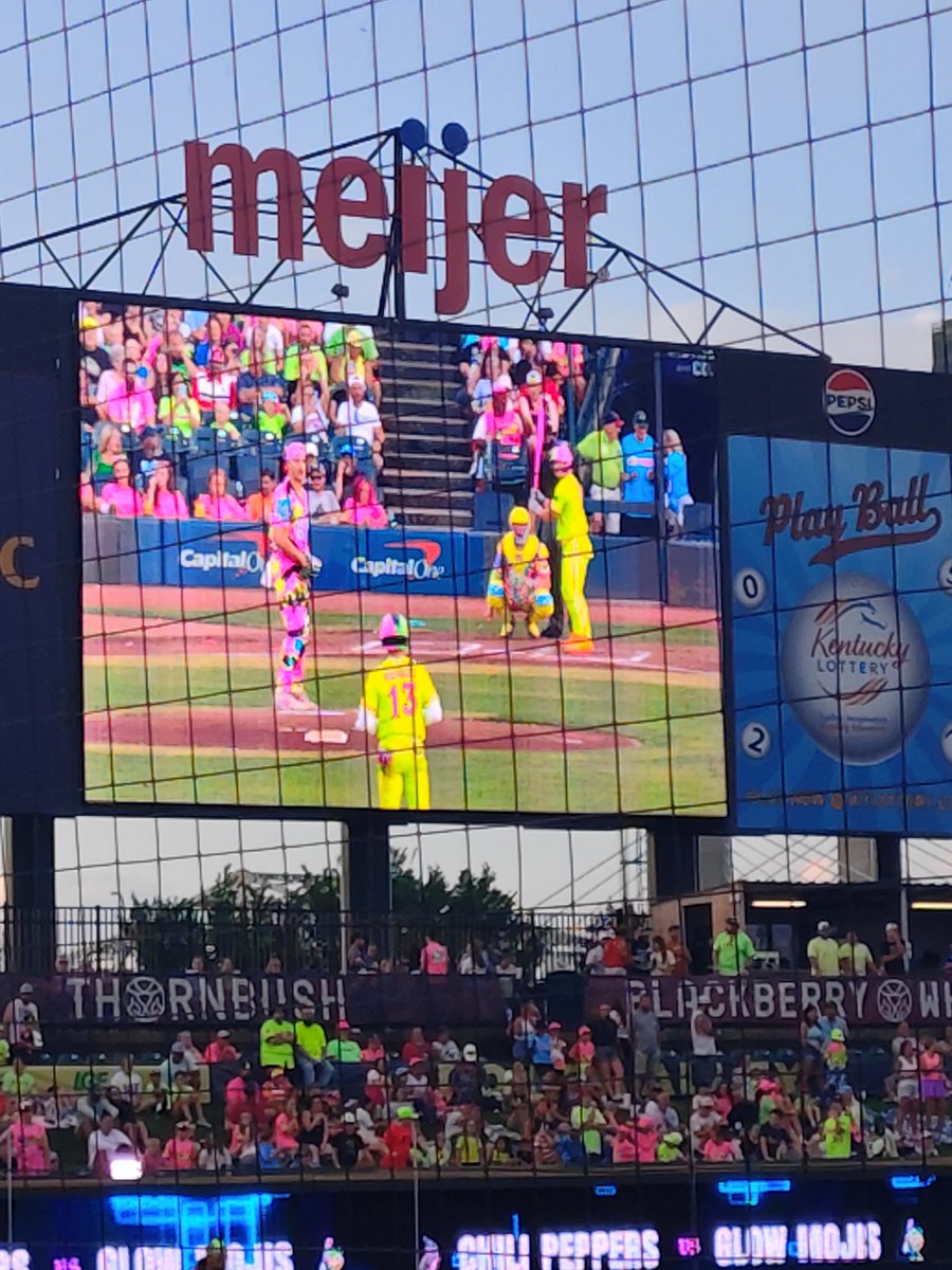 deaxiou's tweet photo. Play ball :) https://t.co/AOpJTJ5ghW
