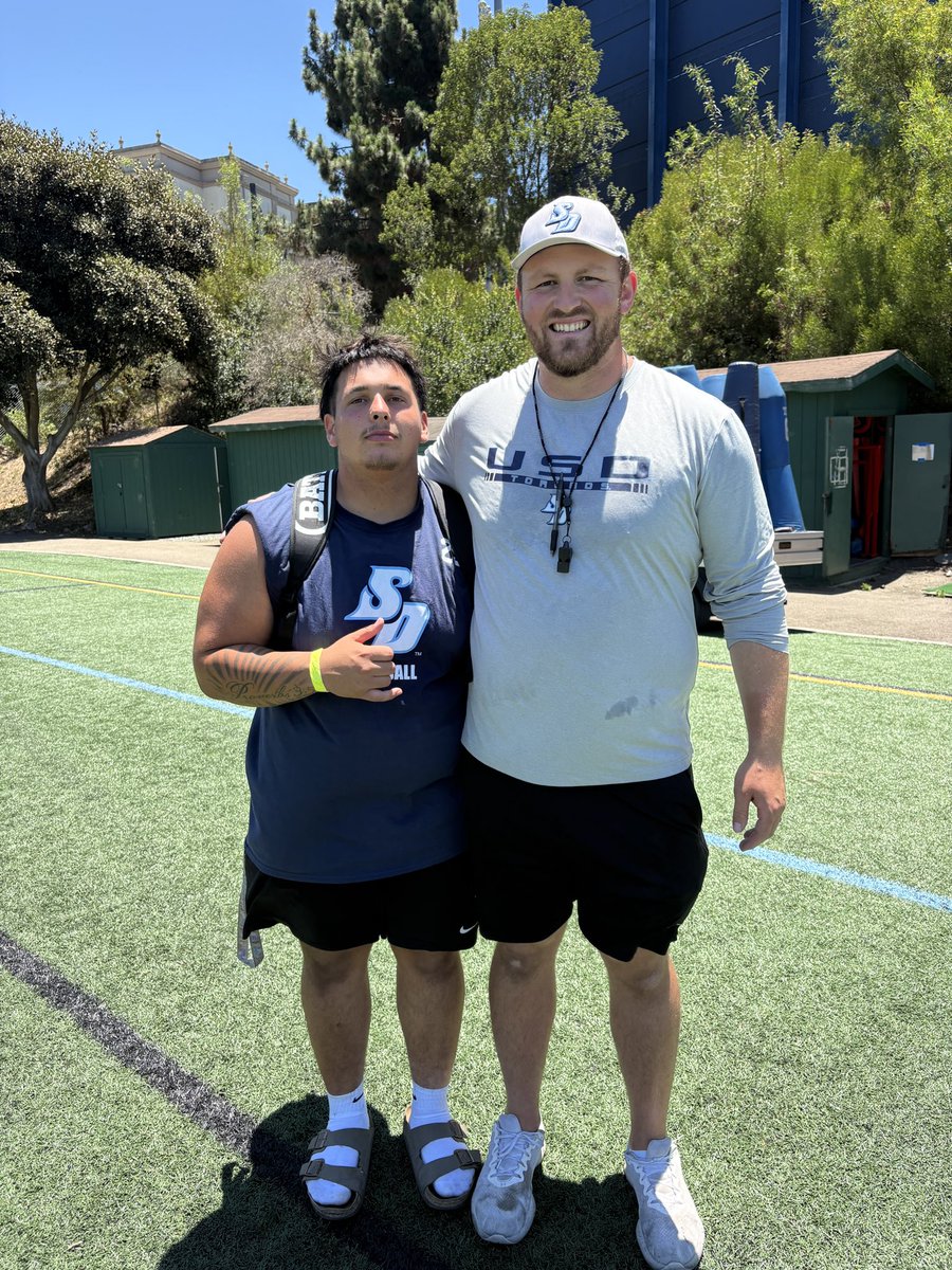 David_Medina75's tweet photo. blessed to be able to compete today and have a great camp at the university of san diego! won every rep while also earning some great coaching @AustenJacobs @CoachJakeBurton @Coachrichbrown super thankful and excited to keep working on my craft for this fall! @GregBiggins @_CoachWarner 
@CDublins14 @CoBasslikdafish @CoachDomCosta @NickFord55 @anthonychris77 @CoachJoewittmer @CoachJeremiahW @TheRBCoach @NICO_Trenches @USCHippie @SPPirateFB @Tarek_Fattal @LACitySection @latsondheimer @breezepreps @NICO_Trenches @giant_skillz @D13SEL_G @CoachTclark @CoachWesNurse @CoachGregBurns @CoachFin_ @CoachRodBrown @CoachKrum @CoachAKwon @CoachAponte @CoachOno @CoachPerrone @ETSCOTT13 @COACHMALO_ @CoachMarkarian @TomSimi @CoachD_Jordan @mcody83 @Tana_Vea @MSUBeaversFB @CoachAJCoop @CoachPartin