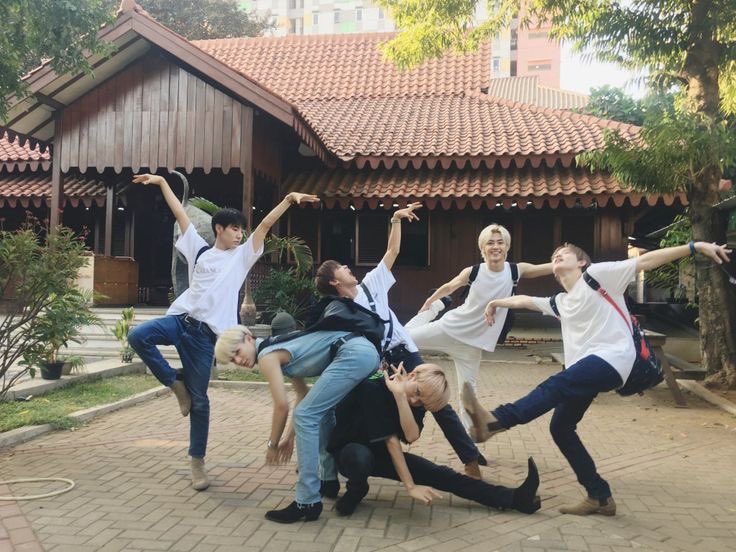 peotryours's tweet photo. seneng banget deh bacain cerita chenle :( selalu seneng tiap bacain cerita dia. tapi seneng juga karena dreamies udah lama kan ngerencanain mau staycation bareng, akhirnya kesampaian 🥺 

lega banget liat dreamies super amat sangat menikmati liburannya, after everything we’ve been through semoga senangnya bertahan lama dipelihara oleh waktu dan berumur panjang ♥️