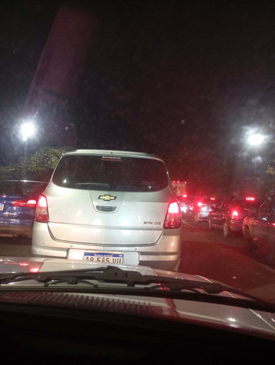 yanlef85's tweet photo. Alguien le avisa a la #autopistadellepiane que la idea de pagar peaje es porque vas a ir más rápido por acá. Si tenía ganas de quedarme dentro del auto gastando nafta lo hacía en casa. https://t.co/Hh7qIqXPwI