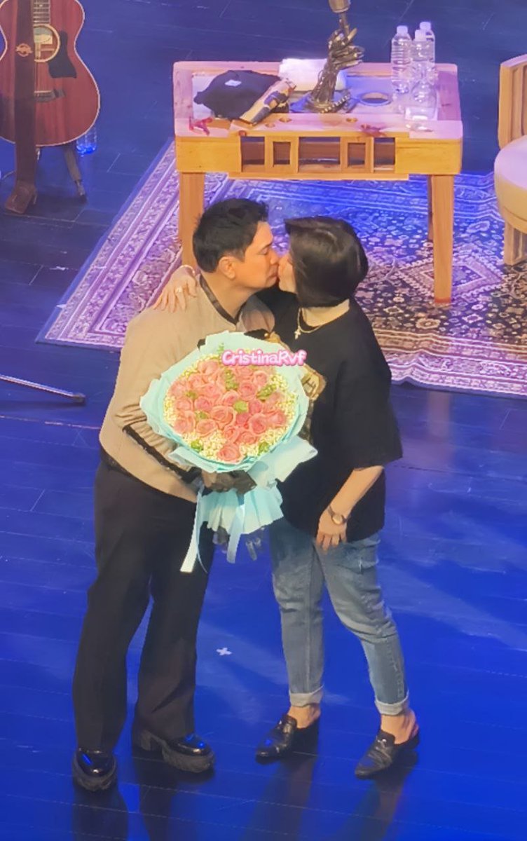 CristinaRvf's tweet photo. An unforgettable moment, day 1 &amp; day 2 OGRE @ogiealcasid @reginevalcasid kiss!! 🫶🥹 https://t.co/QXIuFzsvAy