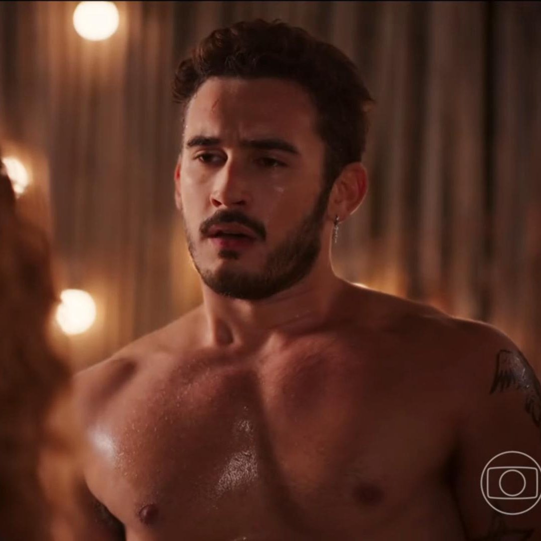 PriveBand's tweet photo. O Felipe Bragança é um gostoso hein?
#CoraçãoAcelerado https://t.co/JtuEoS4PQg