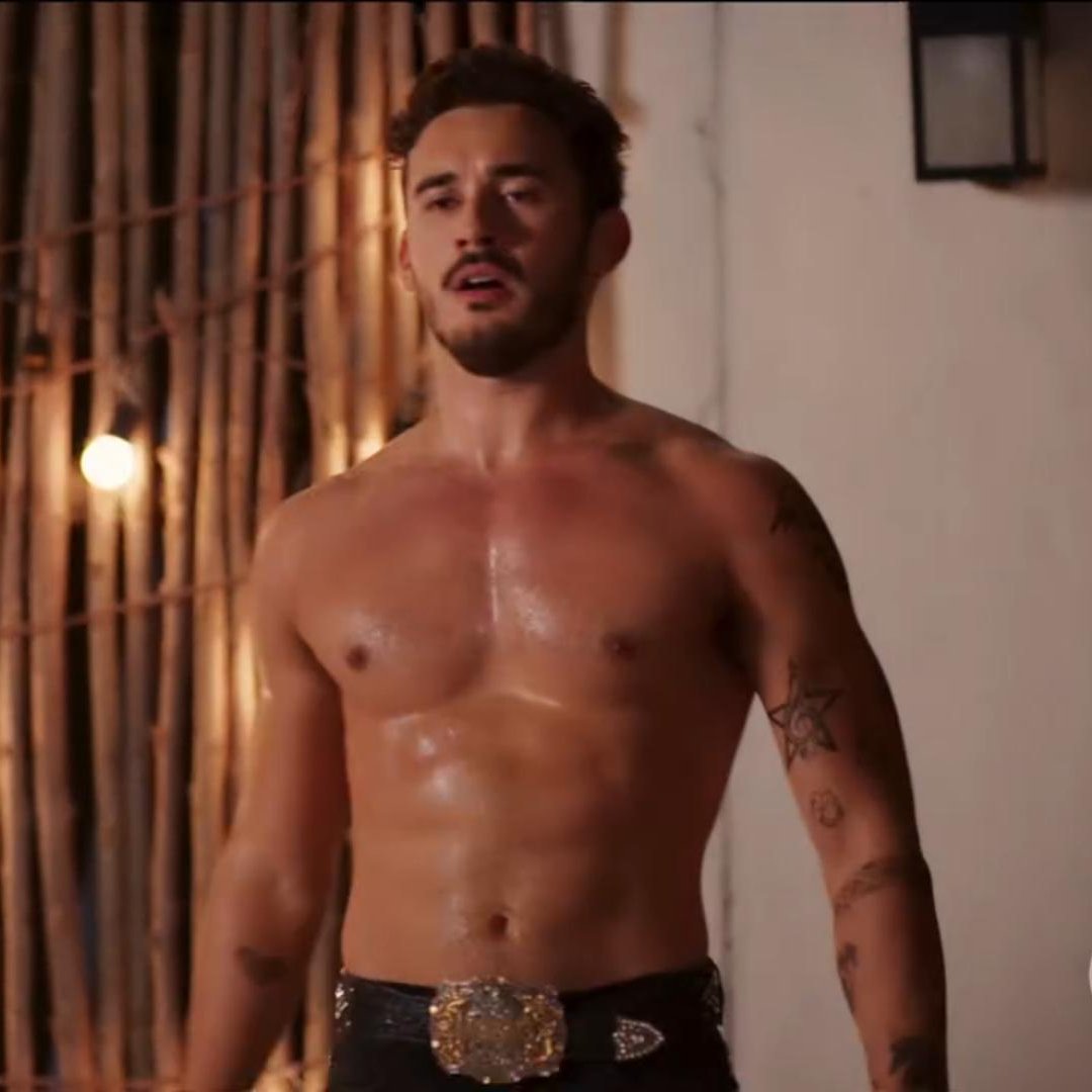 PriveBand's tweet photo. O Felipe Bragança é um gostoso hein?
#CoraçãoAcelerado https://t.co/JtuEoS4PQg