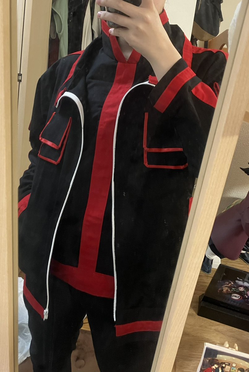 neko___minto's tweet photo. 隊服完成！！！！！！
初めて作ったにしてはまぁ良いのでは？？？？ https://t.co/7qWx8bKO9e