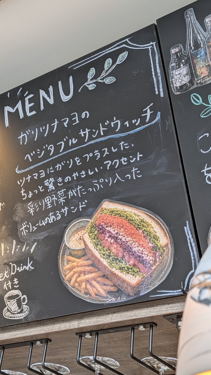 tanuko_gohan's tweet photo. Café Re:
/BASEGATE横浜関内 スタジアム横バル街：スタジアムサイドテラス側2F

ガリツナマヨサンドウイッチお目当てに行ったのですが品切れだったのでむね肉フライがドーン！と入っているハンバーガーと旬のアスパラが美味しそうなタルティーヌを注文
付け合せもスープもとても美味しかったです！ https://t.co/NMi415aHN4