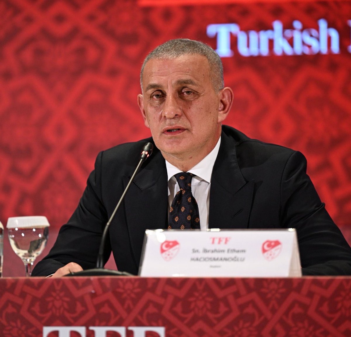 contexterim's tweet photo. Ne zaman istifa ediyorsun bu kez tehdit edip kurtulamazsın ! fenerlisi bjklisi Gslisi hepimiz senin sonunu istiyoruz https://t.co/IPU7qgxd9o