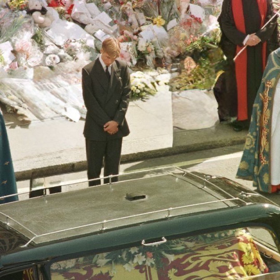 QLoTII's tweet photo. Only he understood the true pain of losing his mother.  He was her all-in-all. 

As it’s his birthday today, I thank God for how far he has brought Prince William. The People’s Prince! https://t.co/3n6NA6CDXL