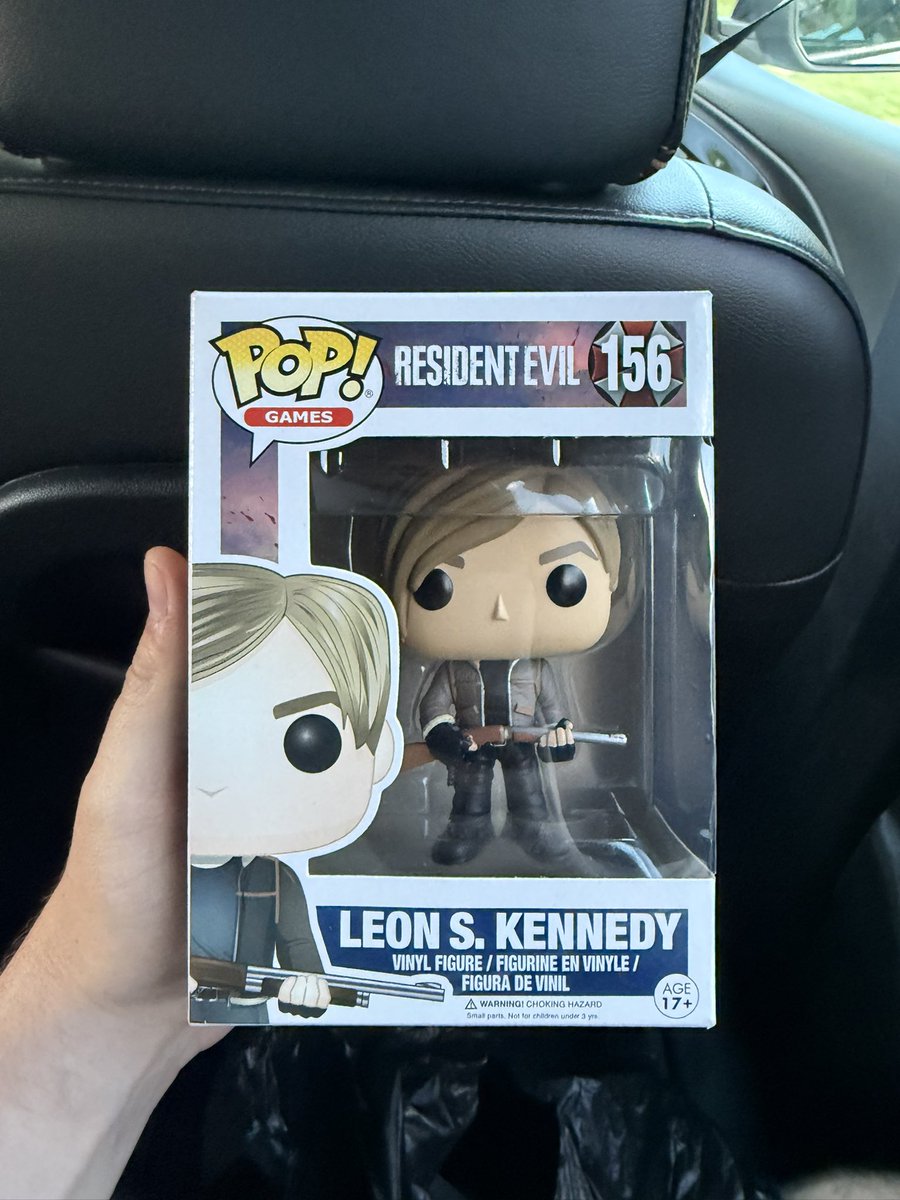 dawsontrippp's tweet photo. JUST FOUND GOLD FOR $50 AT A LOCAL COMIC SHOP !!! #LEONKENNEDY #RE4 
@DisTrackers https://t.co/3LG9igkmM3