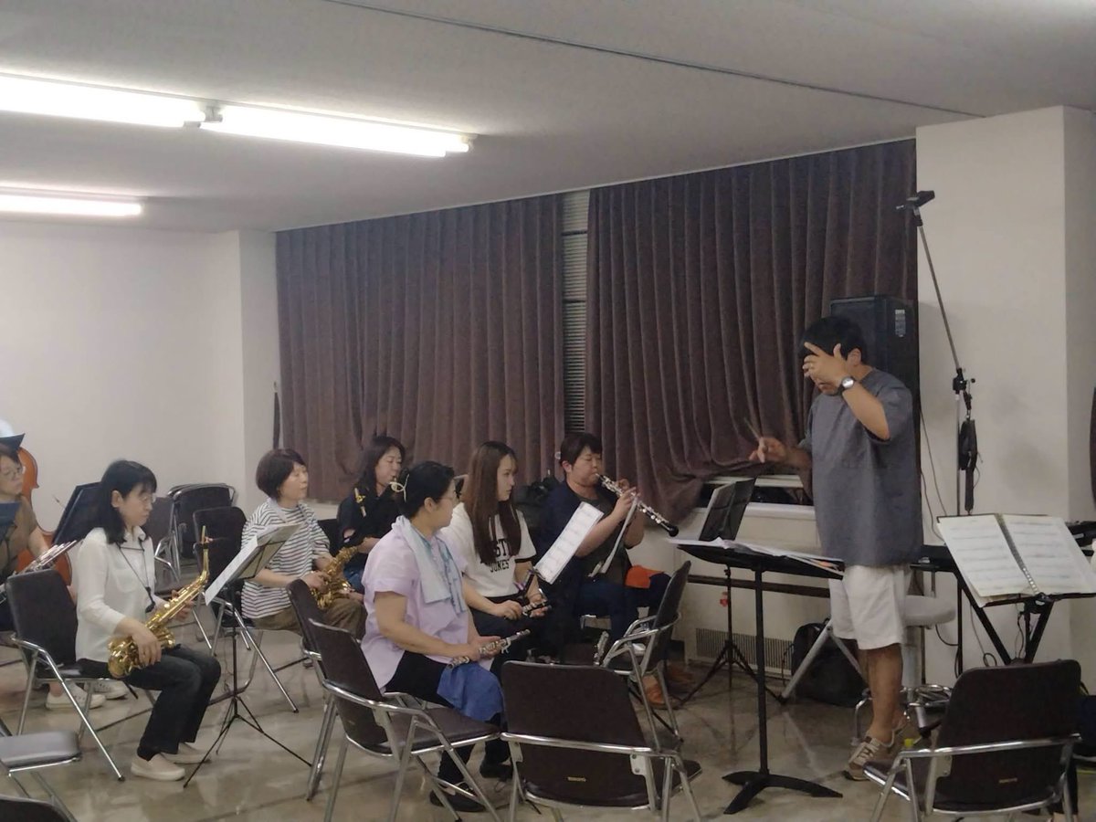 sagaewind's tweet photo. 久々の投稿です。
暑い日が続いていますね。
寒吹は暑さに負けず練習頑張っております🎵

今日は吹奏楽コンクール曲をメインに練習を行いました。
細部にわたりみっちりご指導いただき、本番まであとわずか。あとは練習あるのみです。

一丸となって最高の演奏を目指しましょう！ https://t.co/qD7wQSx5yZ