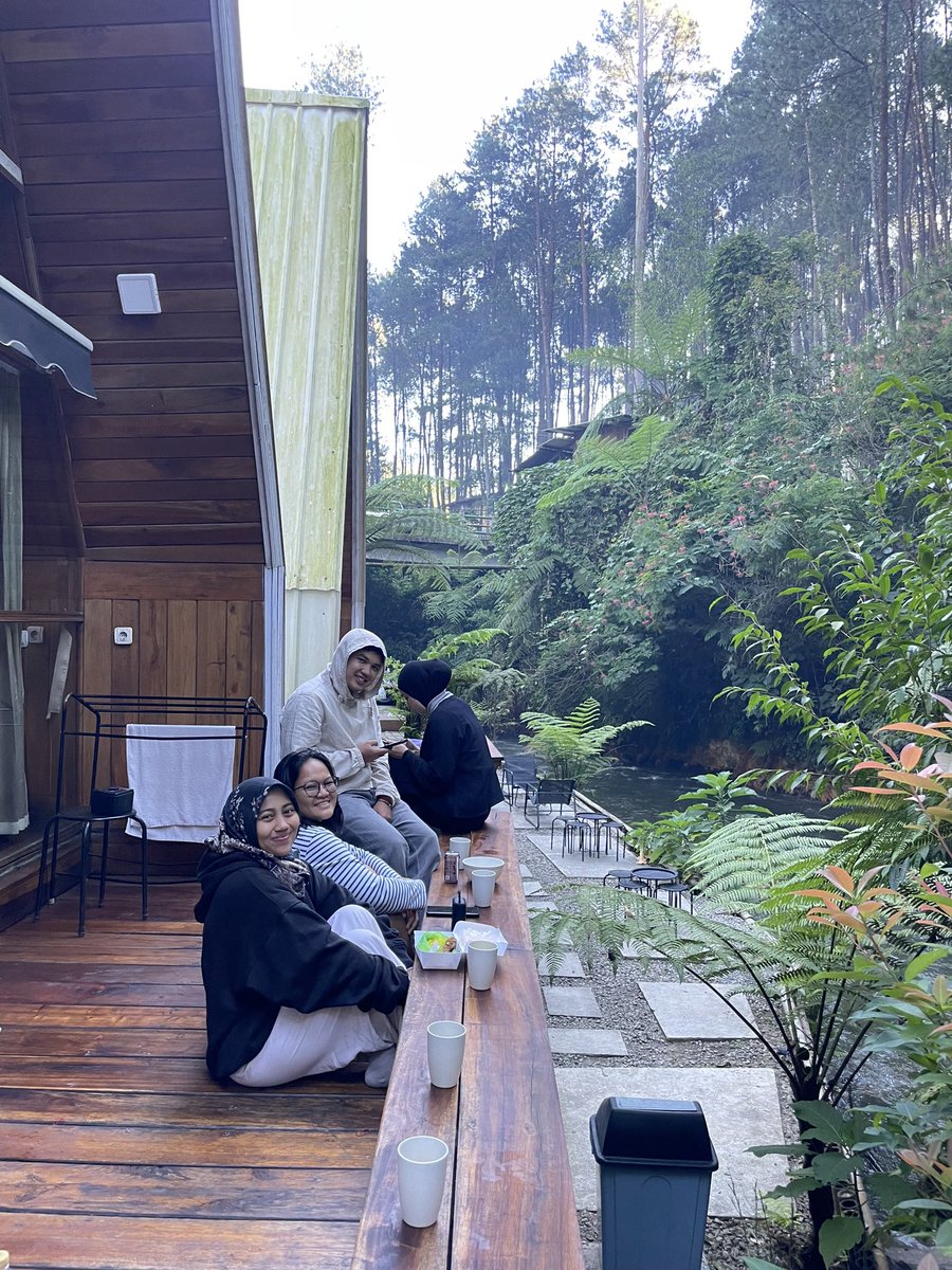 yogipranta's tweet photo. Cocok buat yg mau trip bareng temen-temen plus dingin bgt tempatnya https://t.co/nNYIbcKJF5