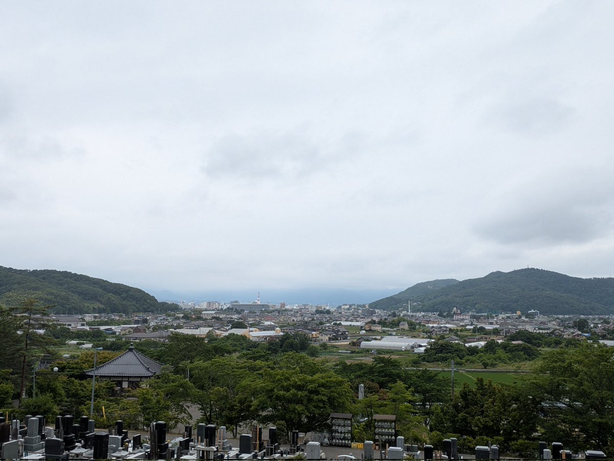 ABECCHIjef2's tweet photo. 昨日から福島市に。
年1目標、母との父の墓参りへ。
昨晩の曇りから、今朝は雨で靄ってますねぇ。
気を付けて帰葉します。
間に合えよ13時00分までに。 https://t.co/PTD0lZPbLL