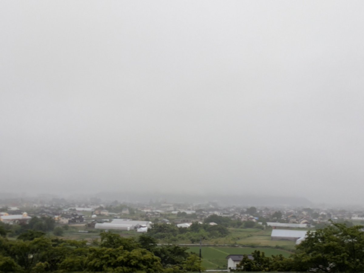 ABECCHIjef2's tweet photo. 昨日から福島市に。
年1目標、母との父の墓参りへ。
昨晩の曇りから、今朝は雨で靄ってますねぇ。
気を付けて帰葉します。
間に合えよ13時00分までに。 https://t.co/PTD0lZPbLL