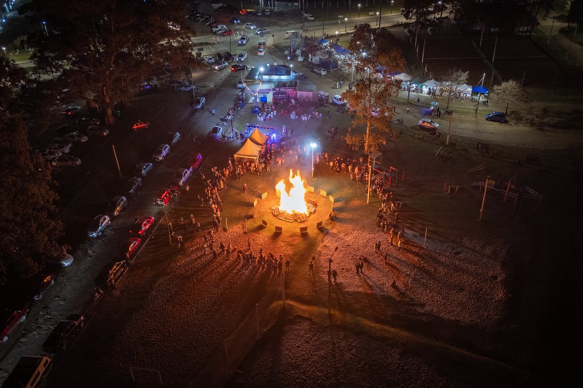 FloridaIDF's tweet photo. 🔥 Con una buena participación de vecinos, se realizó la tradicional Fiesta de San Juan en Florida, una celebración que reunió cultura, tradiciones y encuentro comunitario en una jornada para disfrutar en familia.

@JoseLuisCurbelo @PajaroEnciso @carmelap03 https://t.co/MQZUb2NSM5