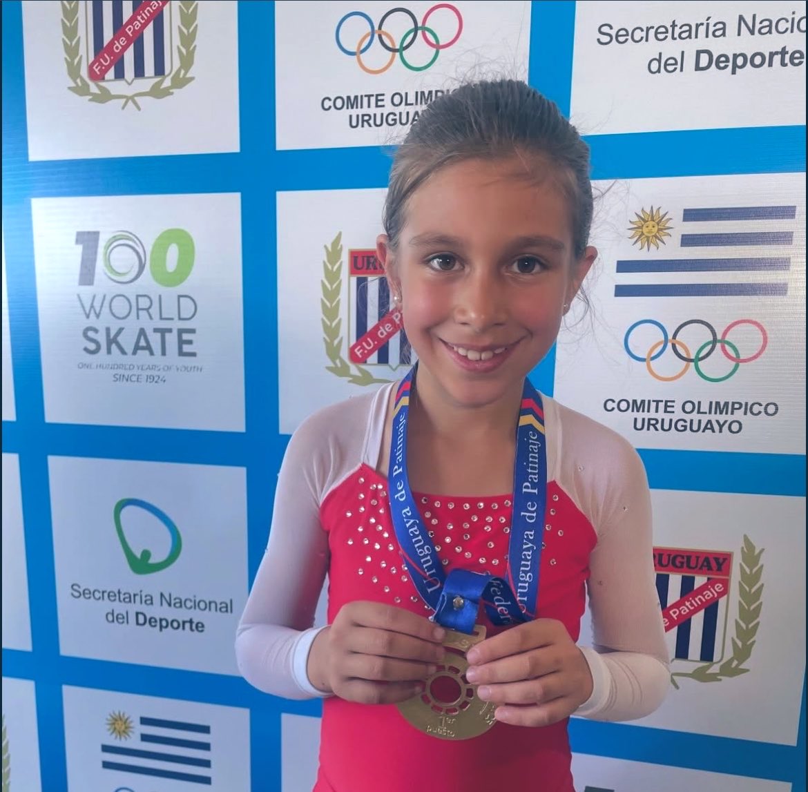 Laru_fiori's tweet photo. Acá no nos paran los nueve grados de frío ! Al contrario nos hacen transpirar de nervios,pero todo tiene un propósito y está más que cumplido ! Competencia en federación! Otra vez primera 😎❤️🥇 https://t.co/MiJjPlCt6F