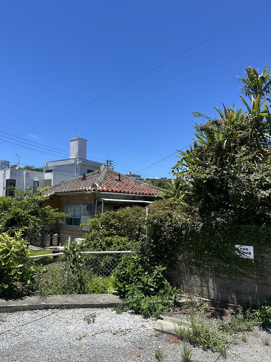 horinyo's tweet photo. 豊見城市の集落

めちゃ暑い中、沖縄戦の定点写真を撮るために訪問しました〜

美しい街並みでした。 https://t.co/uYQ1Qif8kj