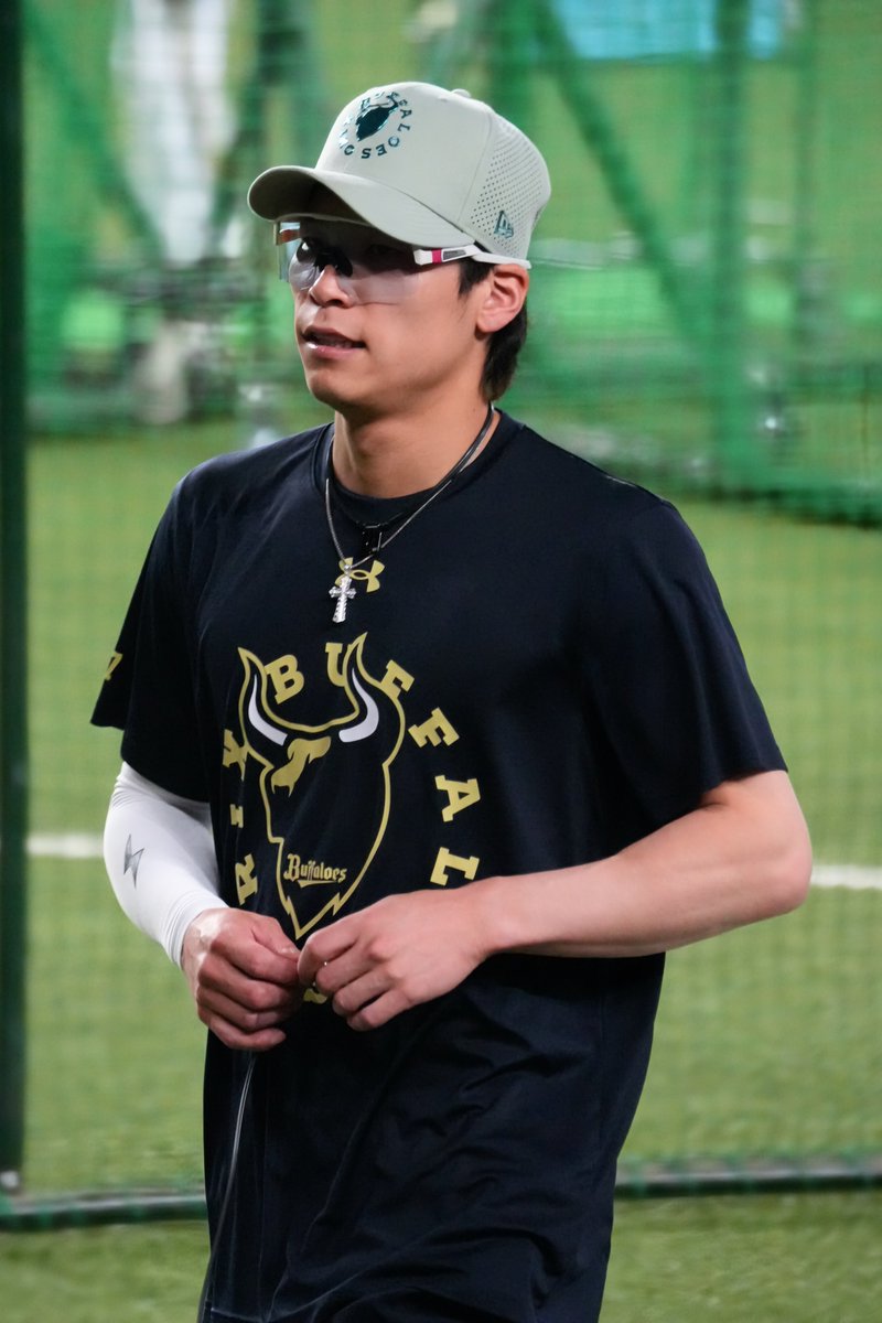 R_Bs676's tweet photo. 練習ではだいぶ前から試してたけど、今季試合中初のクリアグラス👓

#中川圭太 https://t.co/cJrK7u10Yc