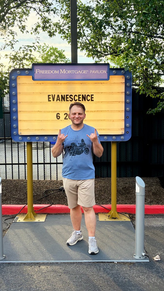 snntkn's tweet photo. Amerika’da bir Evanescence konseri bana iyi gelecek, beni toparlayacak🤘🏻 https://t.co/41Q4LURVvR