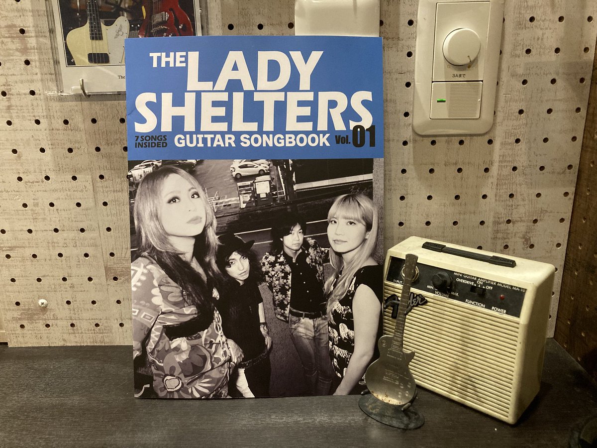 yuusuke_sun's tweet photo. 「SHELTER VANGUARD」  もうvol.5とのことですが自分は初参戦🎫　ラフでラウドなのもロックンロールの魅力だけど、こうしてアコースティックセットで聴くと、どれも本当にいい曲で沁みますなあ✨またこのバンドが好きになった雨宿りの夜☂️ 
#tls
@LadyShelters https://t.co/mjPiG7XR7d