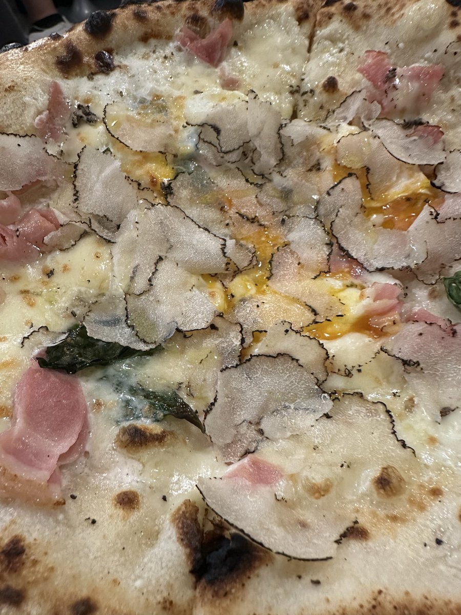 mk_ta14's tweet photo. 蔵前のPIZZA LINDAでピザランチ🍕
とっても美味しいピザでした😋 https://t.co/7fk2tLUuys
